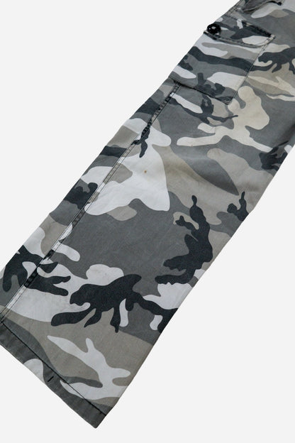 Vintage Camouflage Cargo Trousers [2000s] 32