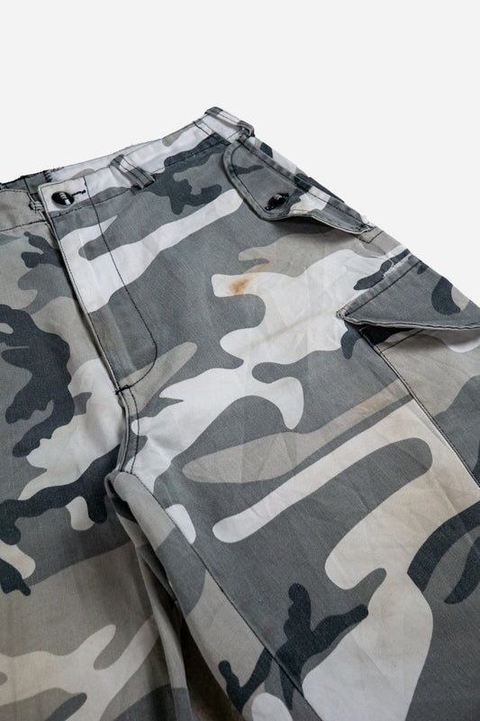 Vintage Camouflage Cargo Trousers [2000s] 32